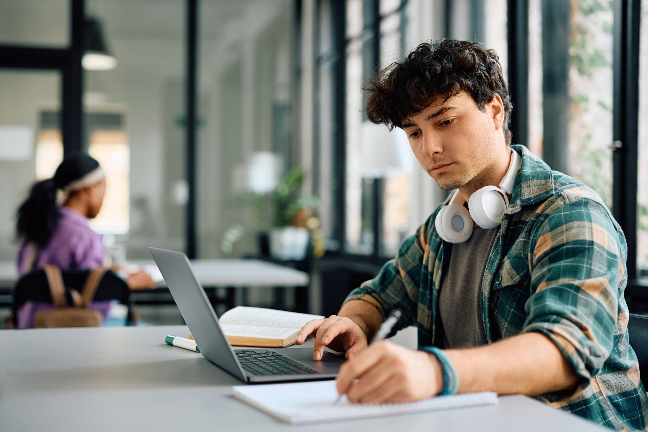 Student Housing Checklist (Canada): What to Confirm Before You Sign